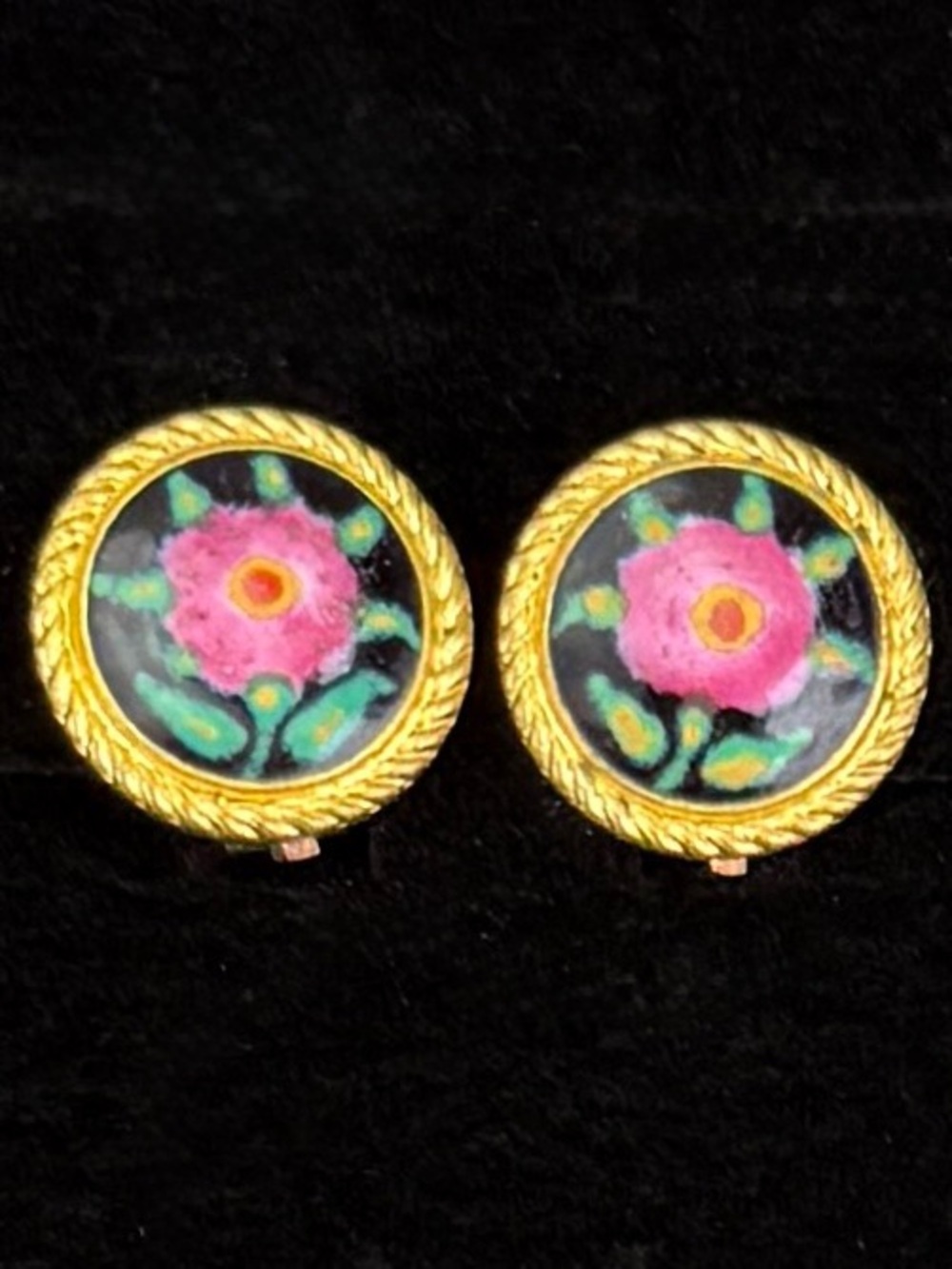 Vintage Floral Enamel Gold Tone Round Clip On Earrings Pink Black
